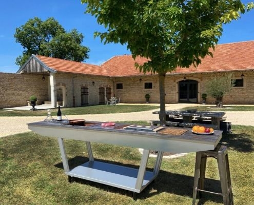 custom-built outdoor-kitchen-upper-range