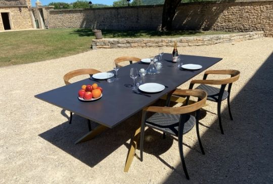 outdoor-table-dektong-luxe